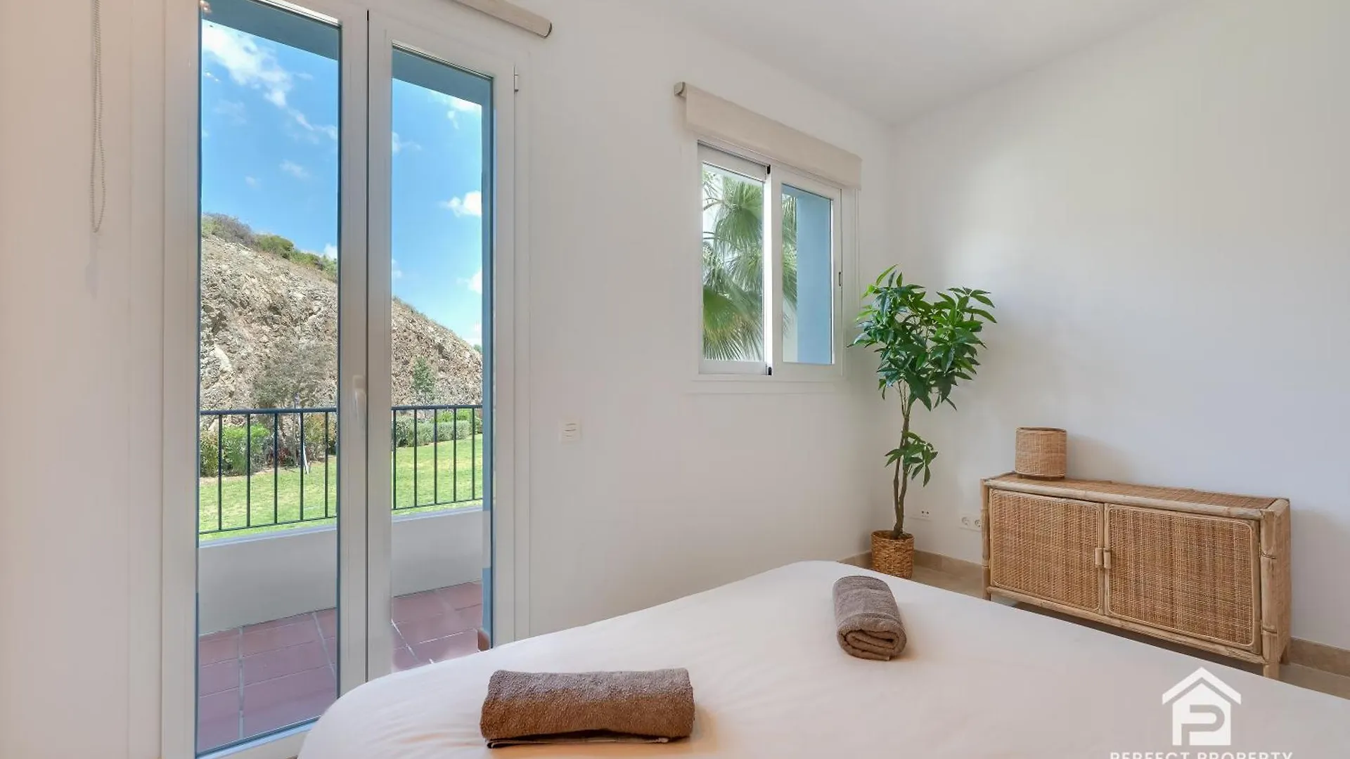 Apartment Paraiso Pueblo - 3Br With Panoramic Views And 7 Pools Estepona Spain
