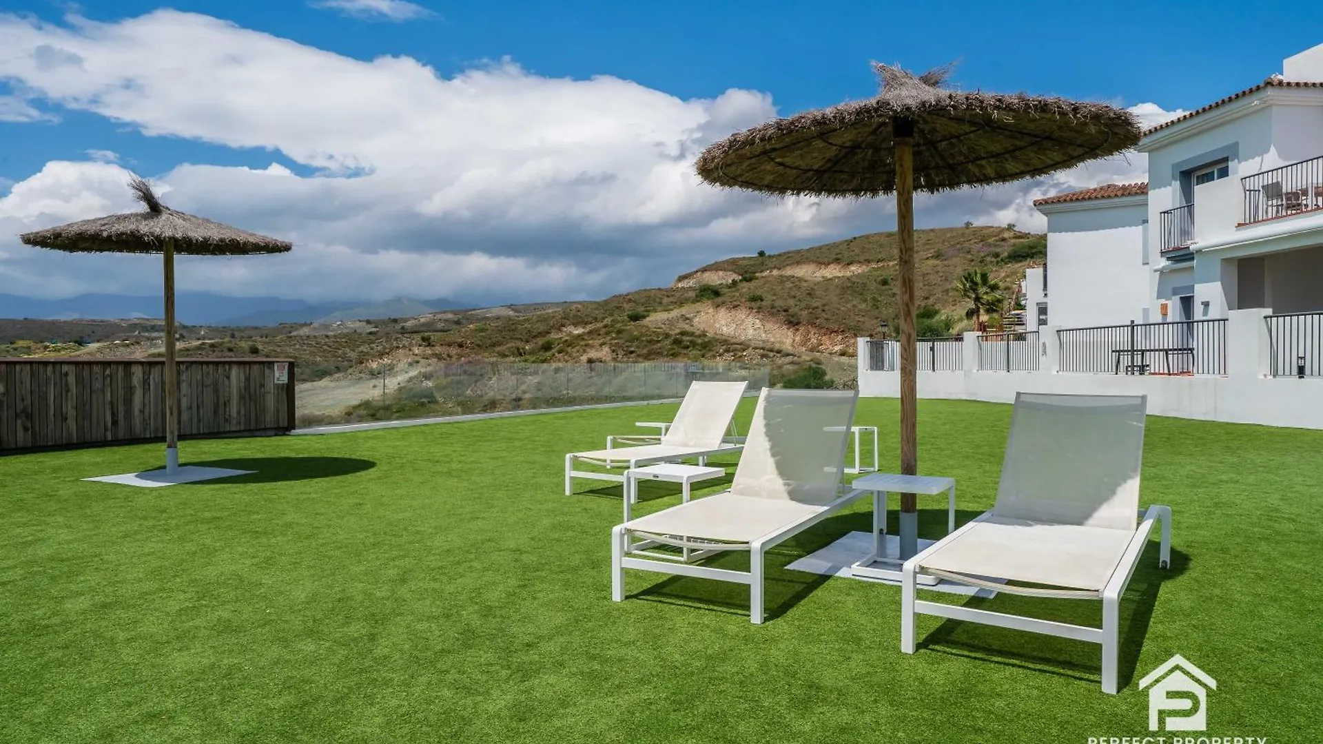Paraiso Pueblo - 3Br With Panoramic Views And 7 Pools Estepona Spain